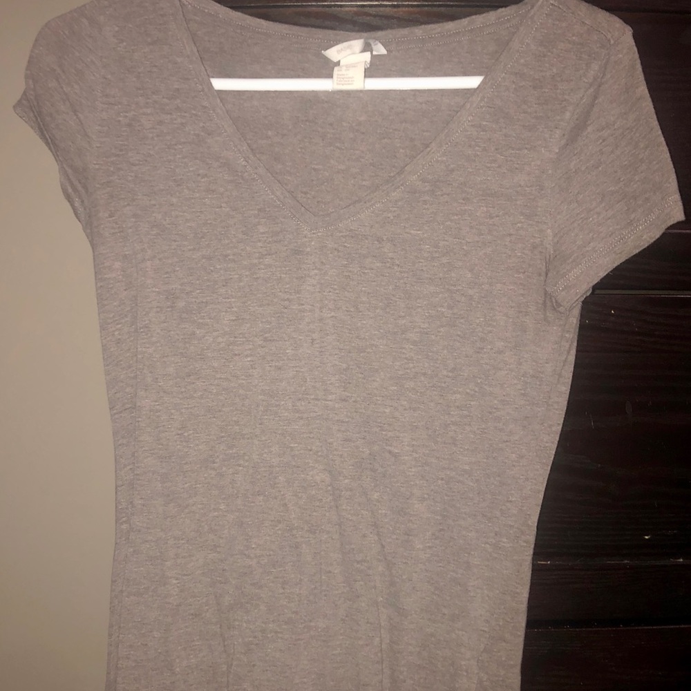 Short sleeve tan/brown v neck tee